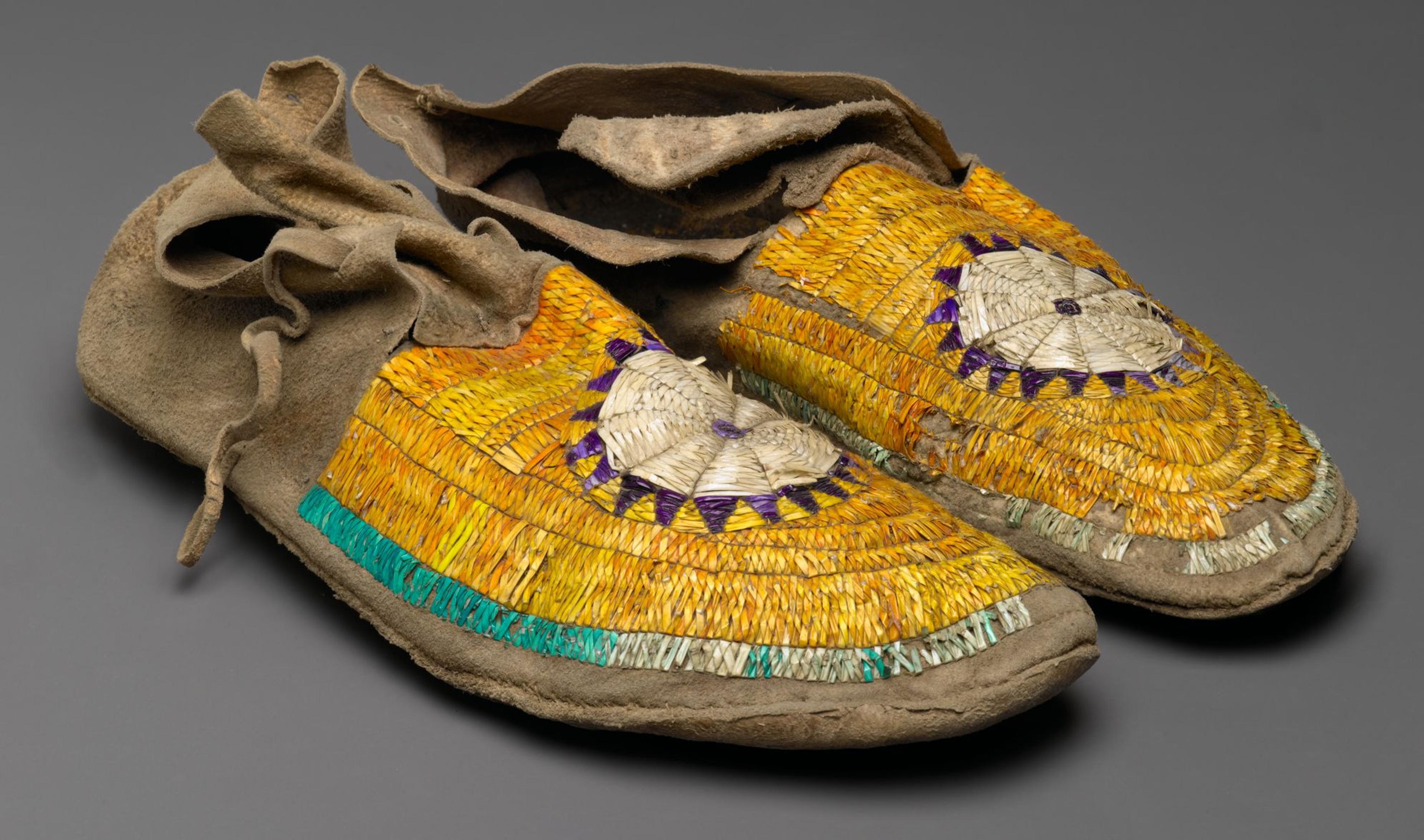 Sioux, Hidatsa, or Arikara artist. Man's Moccasins, circa 1882. Hide, dyed porcupine twill, 107/16 × 315/16 in. (26.5 × 10 cm). Brooklyn Museum; Anonymous gift in memory of Dr. Harlow Brooks, 43.201.66a–b. (Photo: Brooklyn Museum)