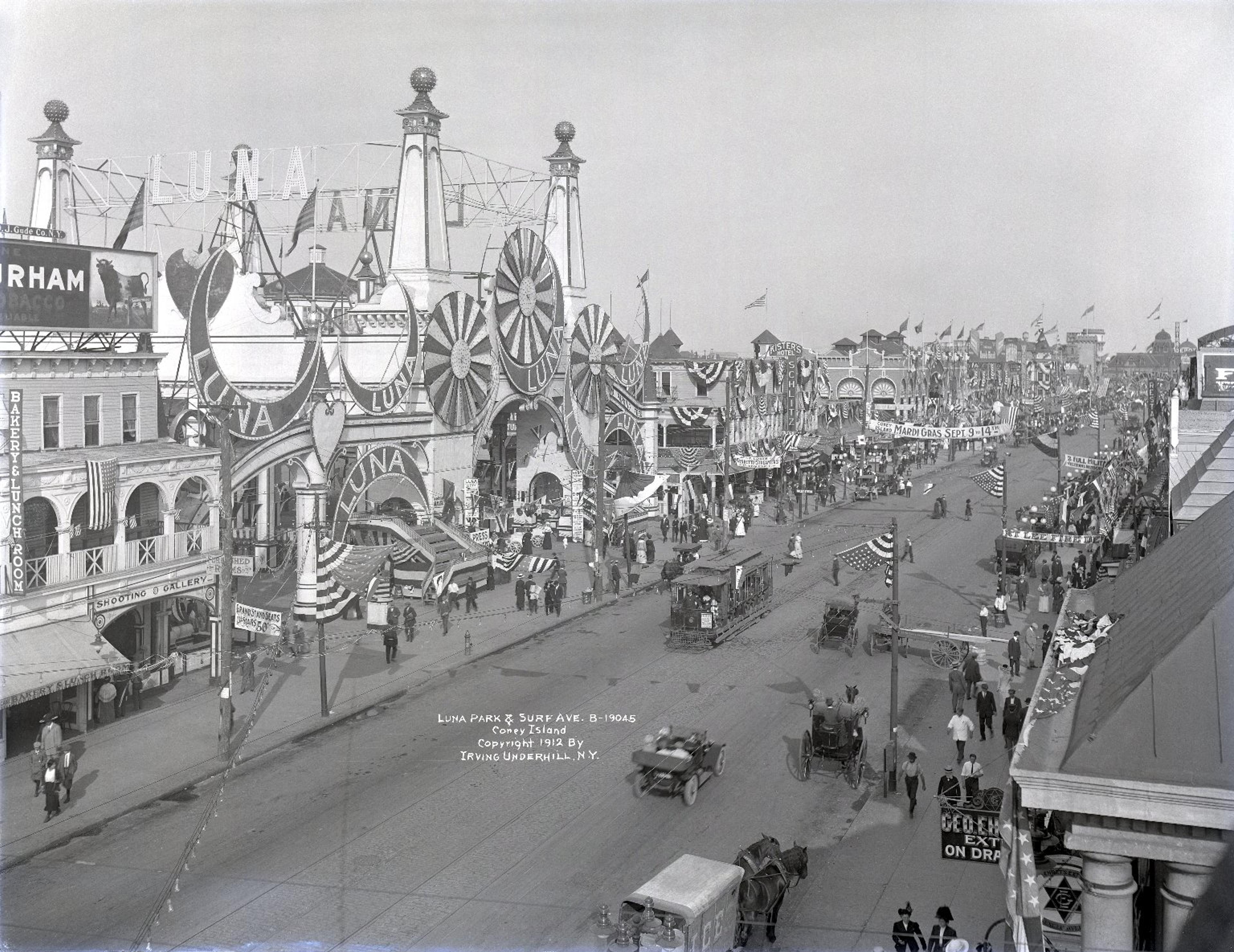 Irving Underhill. <i>Luna Park and Surf Avenue, Coney Island</i>, 1912. Gelatin dry glass plate negative. Brooklyn Museum; Brooklyn Museum/Brooklyn Public Library, Brooklyn Collection, 1996.164.8-B19045. © Irving Underhill.