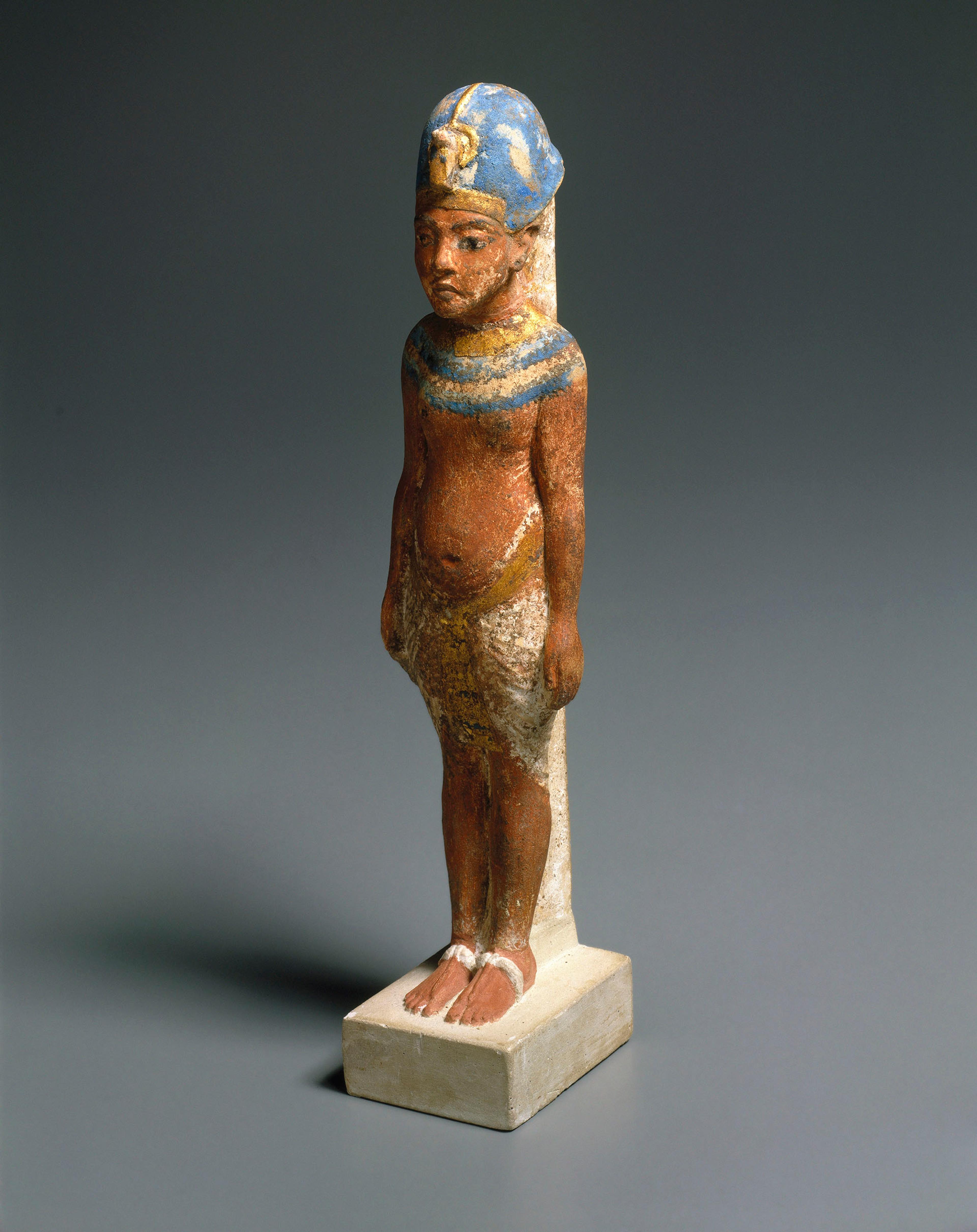 Amarna King, circa 1352–1336 B.C.E. Limestone, paint, gold leaf, 83/8 x 17/8 in. (21.3 x 4.8 cm). Gift of the Egypt Exploration Society, 29.34. (Photo: Brooklyn Museum)