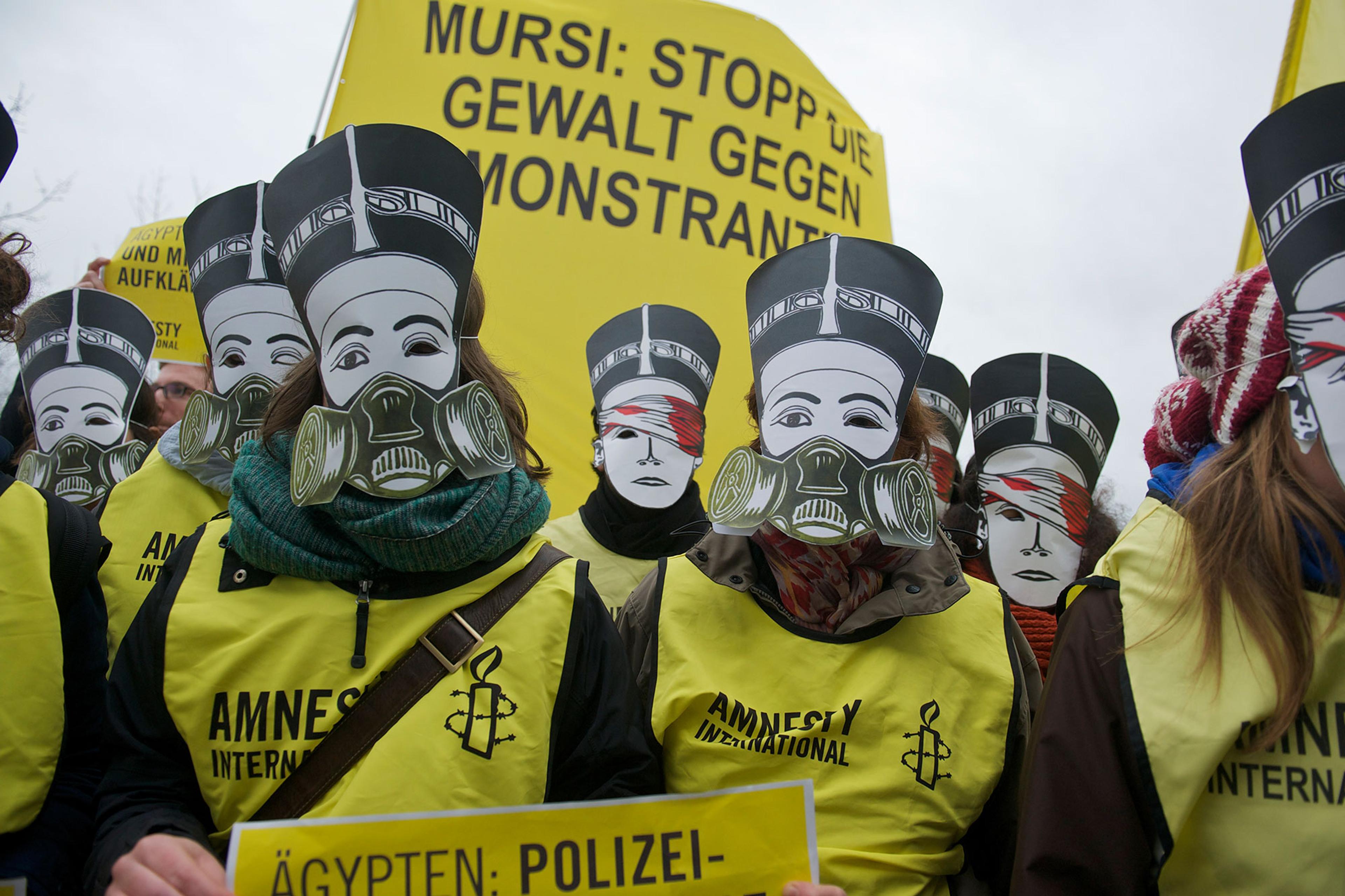 Amnesty International (founded 1961, active worldwide) in collaboration with El Zeft (Egyptian, birthdate unknown). Action against the excessive use of force by Egyptian police against protesters, on the occasion of Mohammed Morsi's state visit outside the Bundeskanzleramt/Paul-Löbe-Haus, Berlin, Germany, January 30, 2013. Documentary photograph. © Amnesty lnternational/EI Zeft