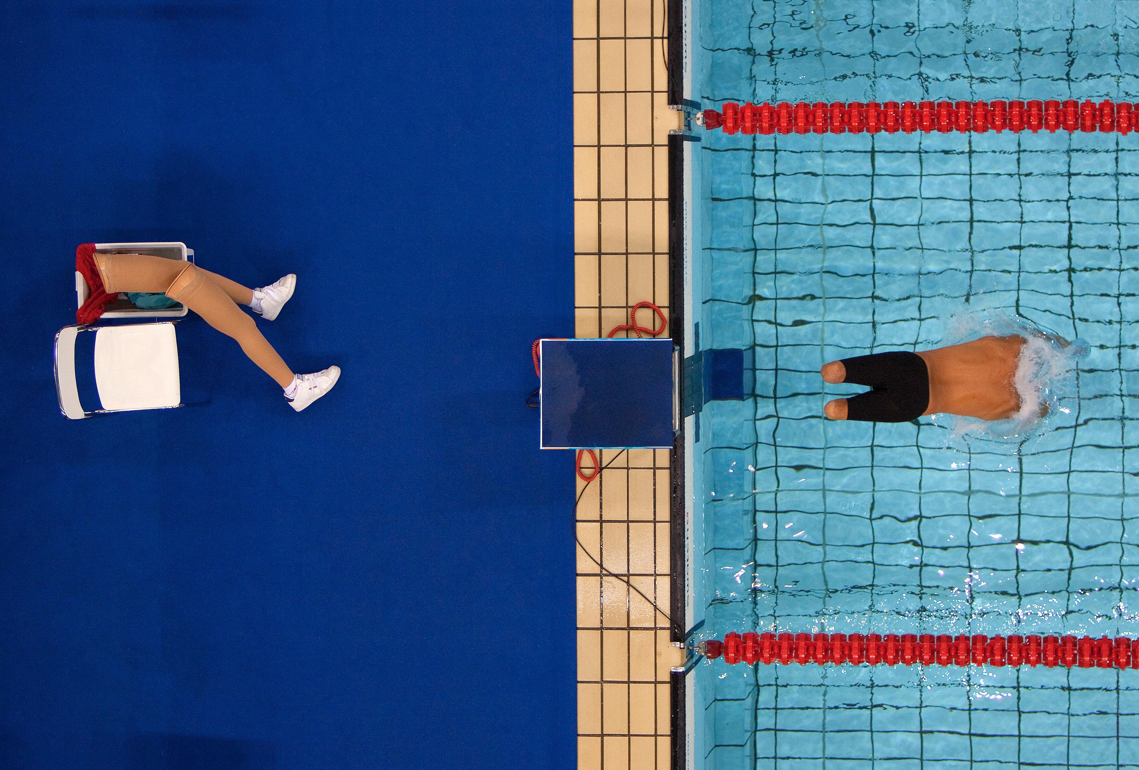 Bob Martin (British, born 1959). Avi Torres of Spain sets off at the start of the 200m freestyle heats, Paralympic Games, Athens, September 1, 2004, printed 2016. Inkjet print, 91⁄2 x 14 in. (24.1 x 35.6 cm). Courtesy of Bob Martin/Sports Illustrated