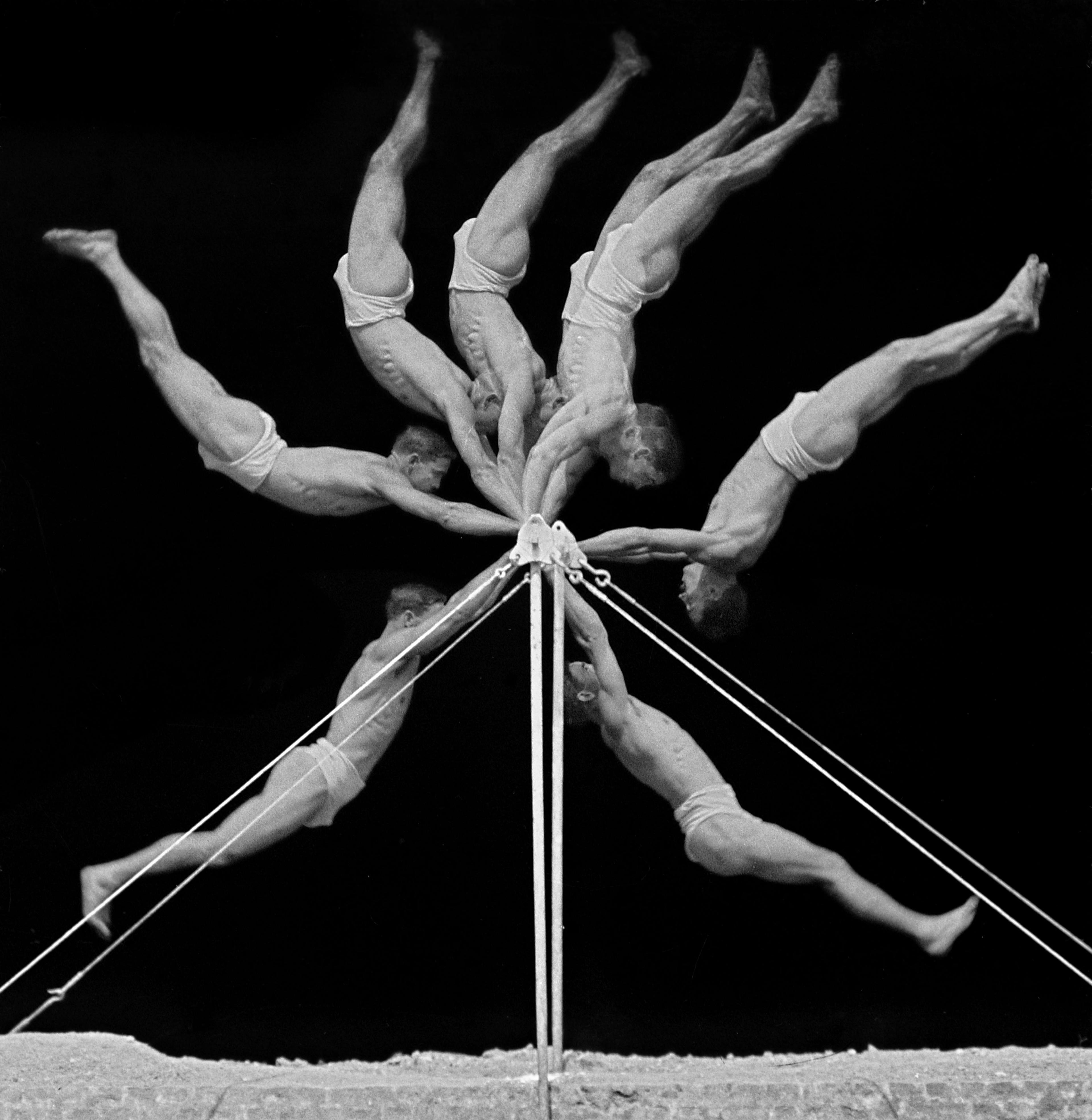 Georges Demeny (French, 1850–1917). Chronophotograph of an exercise on the horizontal bar, 1906. Black-and-white photograph. © INSEP Iconothèque