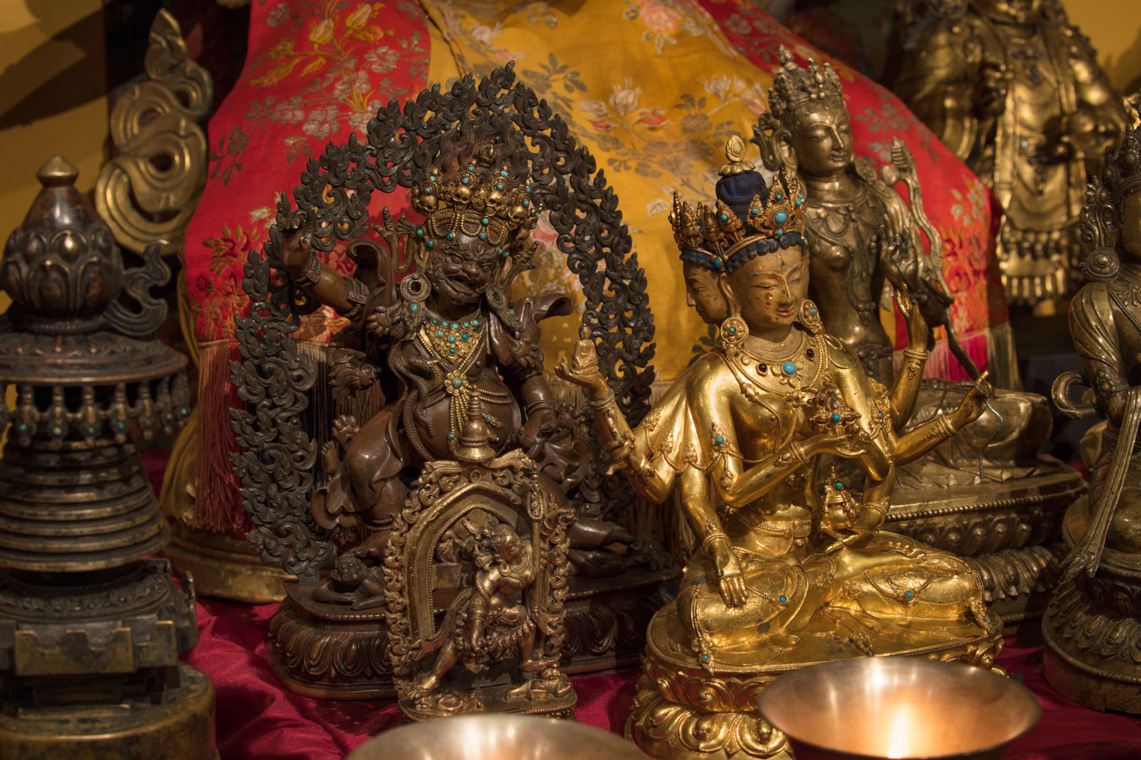 Arrangement of Buddhist sculptures