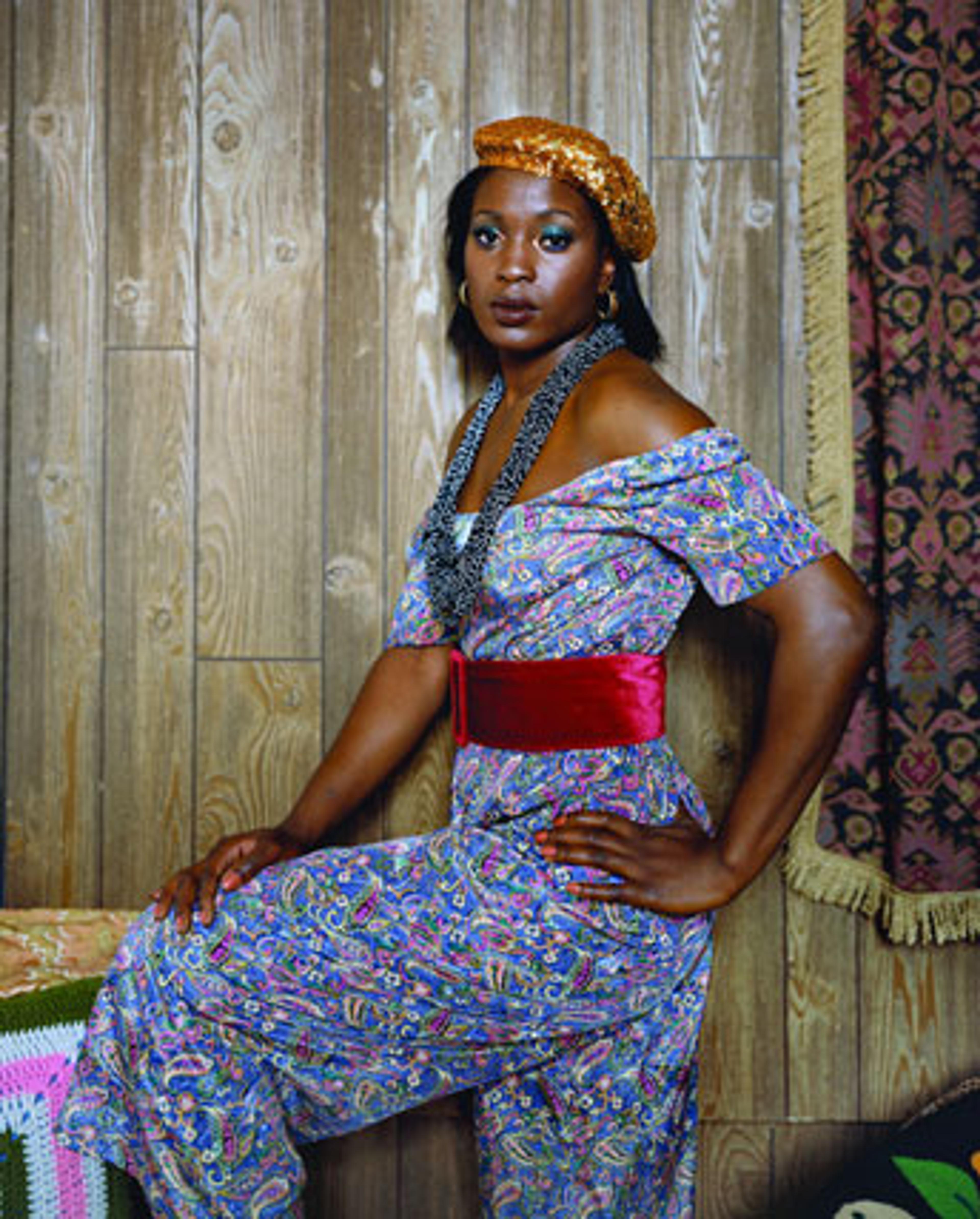 Qusuquzah Standing Sideways, 2012. Chromogenic photograph. Courtesy of the artist and Lehmann Maupin Gallery, New York