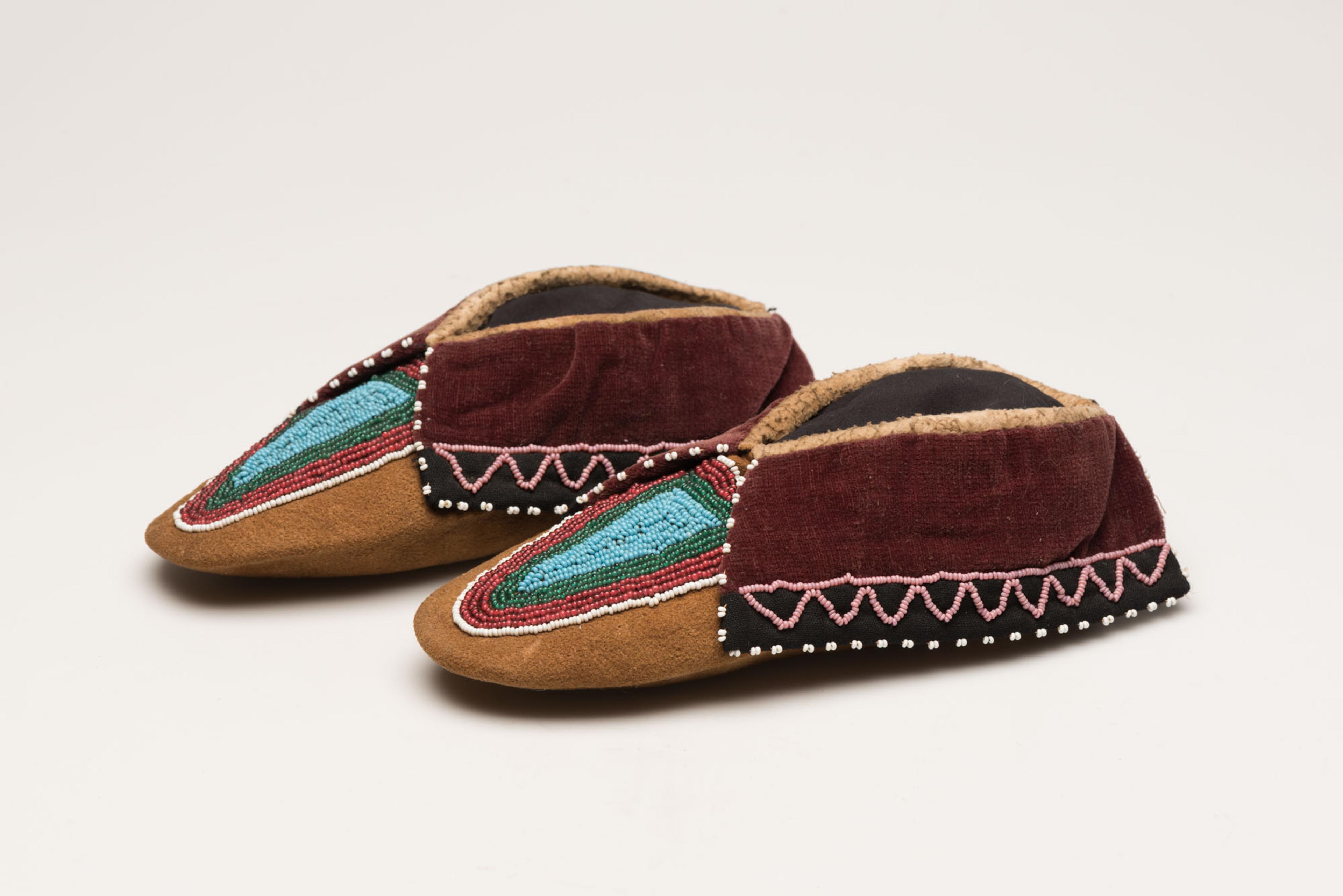 Lenape (Delaware) artist. <i>Youth Moccasins</i>, ca. 1900. Hide, cloth, and glass beads. Brooklyn Museum, Gift of the Edward J. Guarino Collection in memory of Edgar J. Guarino, 2016.11.3a-b. (Photo: Brooklyn Museum)