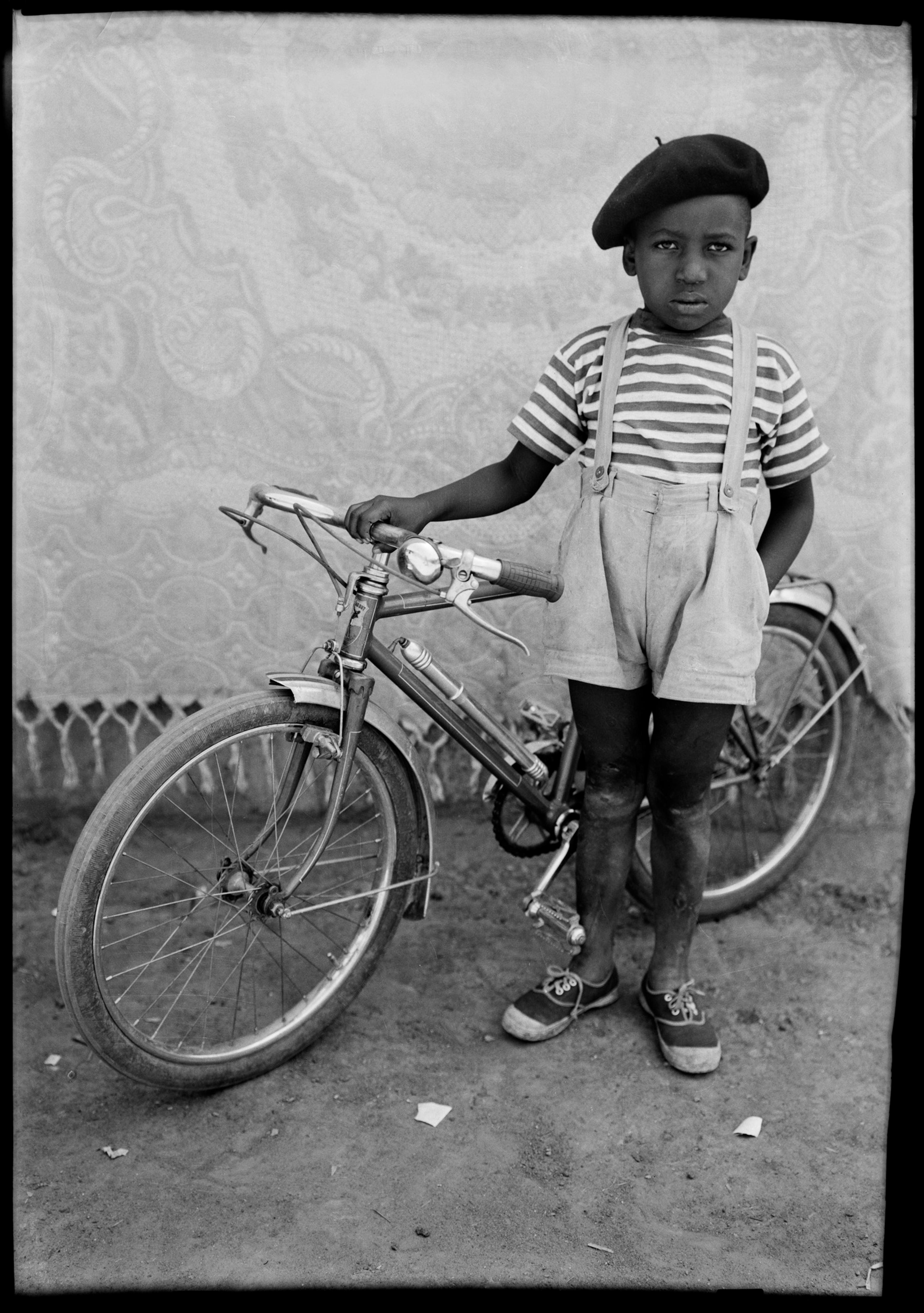 Seydou Keïta. Untitled, 1949–51, printed 1995. Gelatin silver print. Courtesy of The Jean Pigozzi African Art Collection. © SKPEAC/Seydou Keïta, courtesy The Jean Pigozzi Collection of African Art