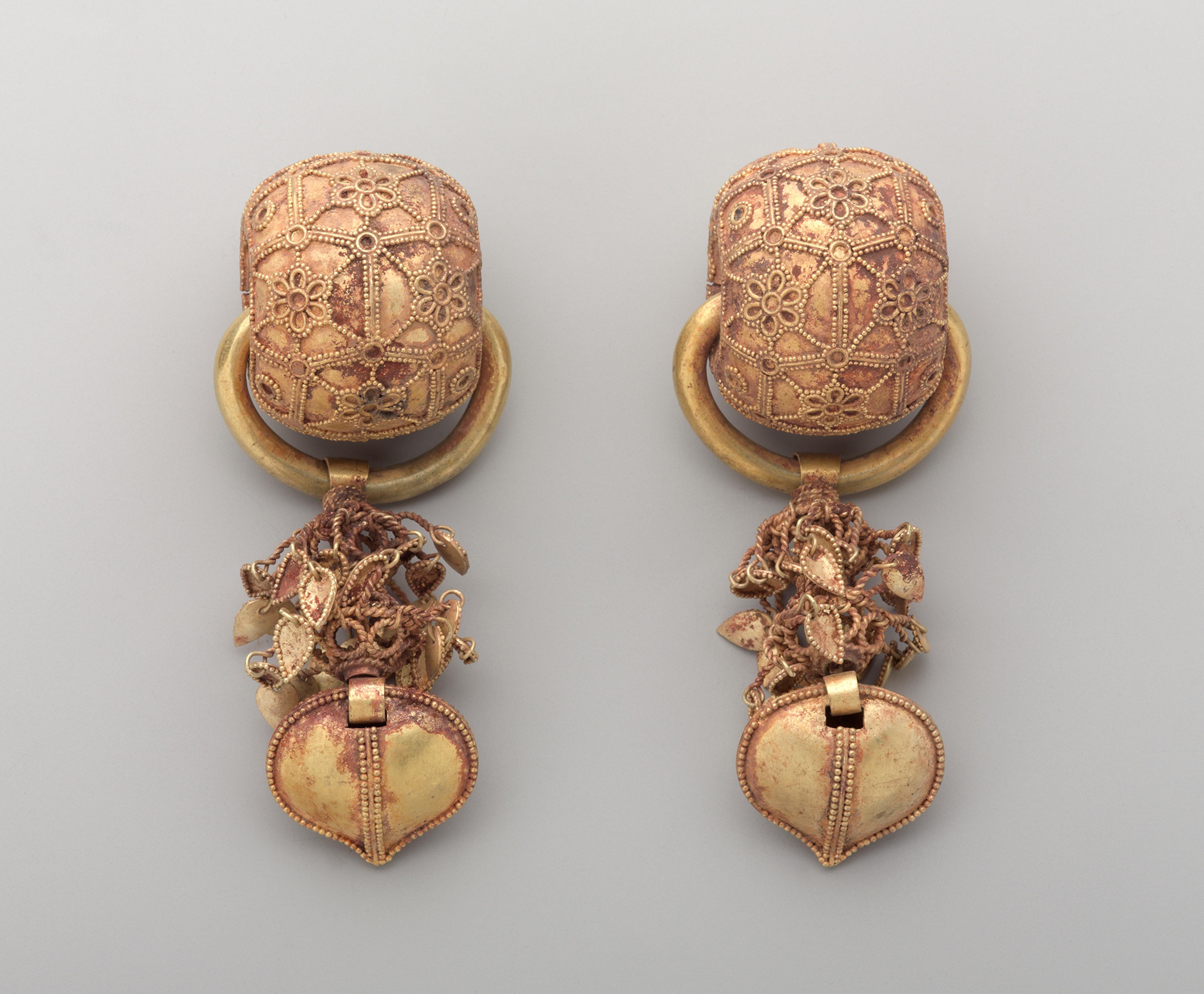 Pair of Earrings. Korea, Unified Silla period, 6th century C.E. Gold, probably over a lacquer core, length of each earring: 3 9/16 in. (9 cm). Brooklyn Museum; Gift of Theodora Wilbour and Jane Van Vleck, by exchange and Designated Purchase Fund, 2013.3a-b. (Photo: Brooklyn Museum)