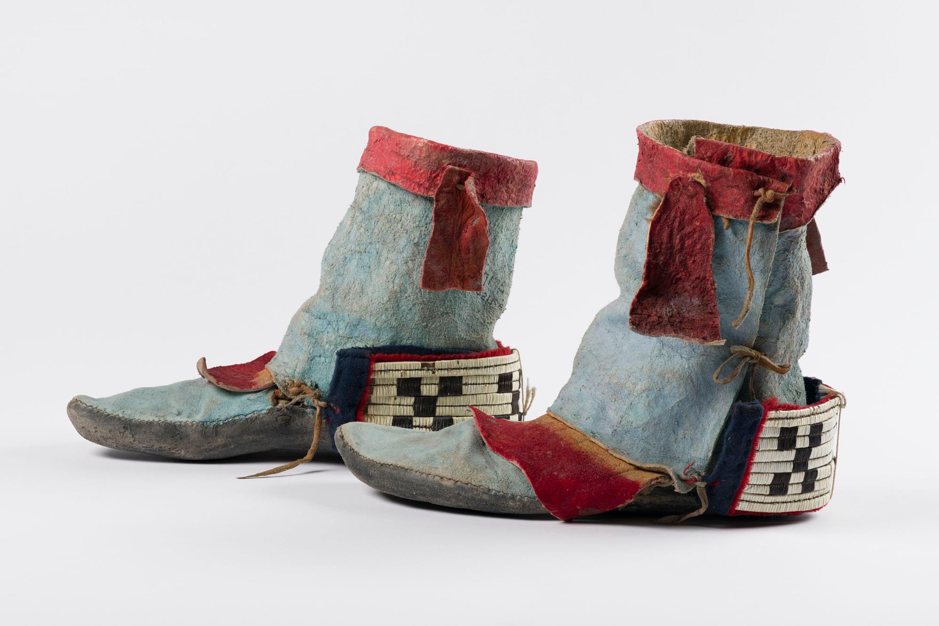 Deerskin shoes with patterned heels