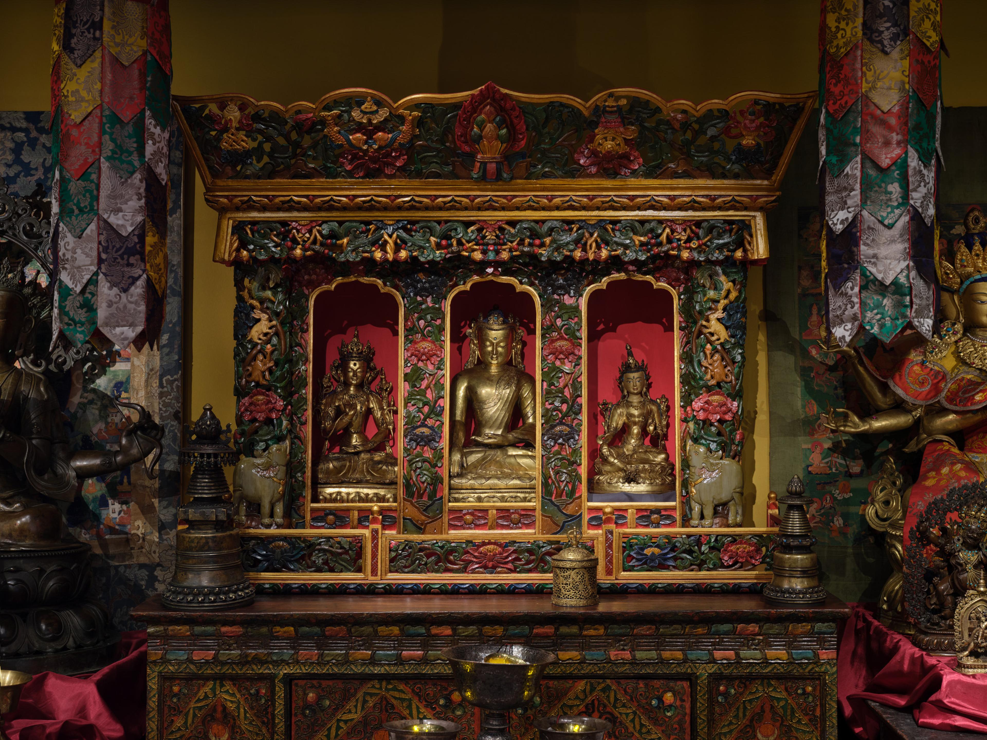 Installation view of the Rubin Museum Tibetan Buddhist Shrine Room. Brooklyn Museum, June 11, 2025–April 20, 2031. (Photo: Timothy Doyon)