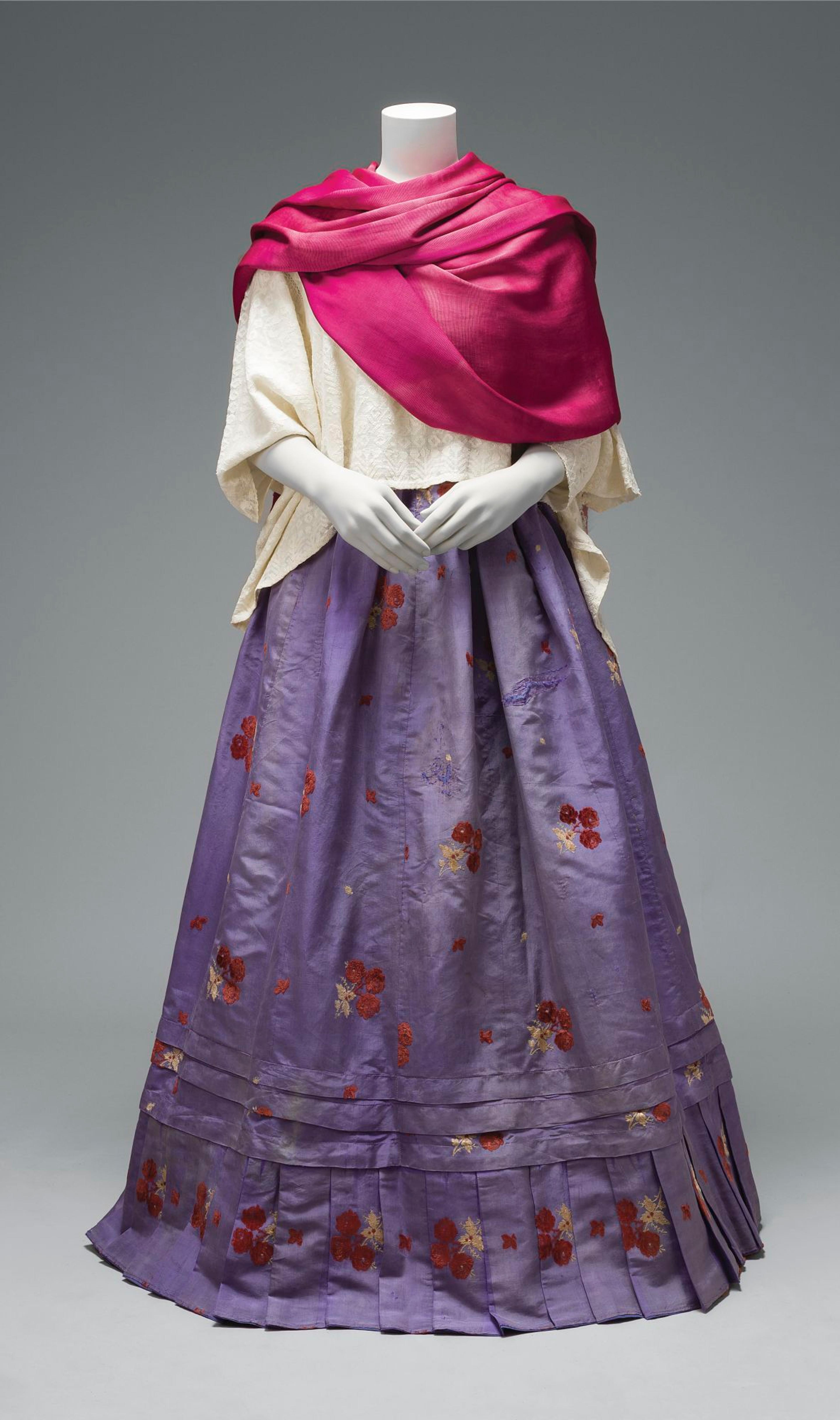 Rebozo and cotton huipil; silk skirt with woven floral motifs. © Diego Rivera and Frida Kahlo Archives, Banco de México, Fiduciary of the Trust of the Diego Rivera and Frida Kahlo Museums. (Photo: Javier Hinojosa, courtesy of V&amp;A Publishing)