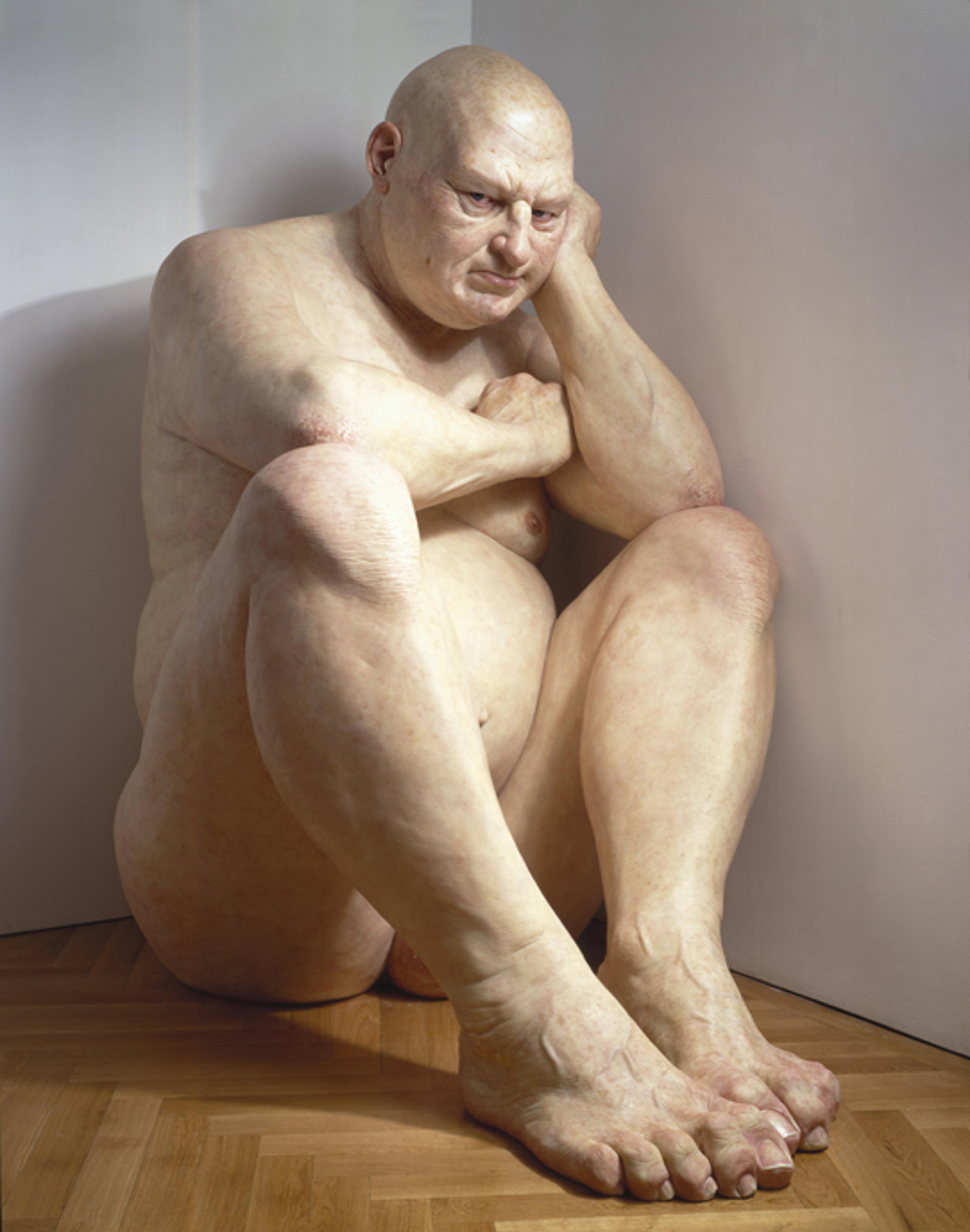 Ron Mueck (Australian, b. 1958). Big Man, 2000. Mixed media, 80 × 471⁄2 x 801⁄2 in. (203.2 × 120.7 × 204.5 cm). Hirshhorn Museum and Sculpture Garden, Smithsonian Institution, Washington, D.C. Museum purchase with funds provided by the Joseph H. Hirshhorn Bequest and in honor of Robert Lehrman, Chairman of the Board of Trustees, 1997–2004, for his extraordinary leadership and unstinting service to the Hirshhorn Museum and Sculpture Garden