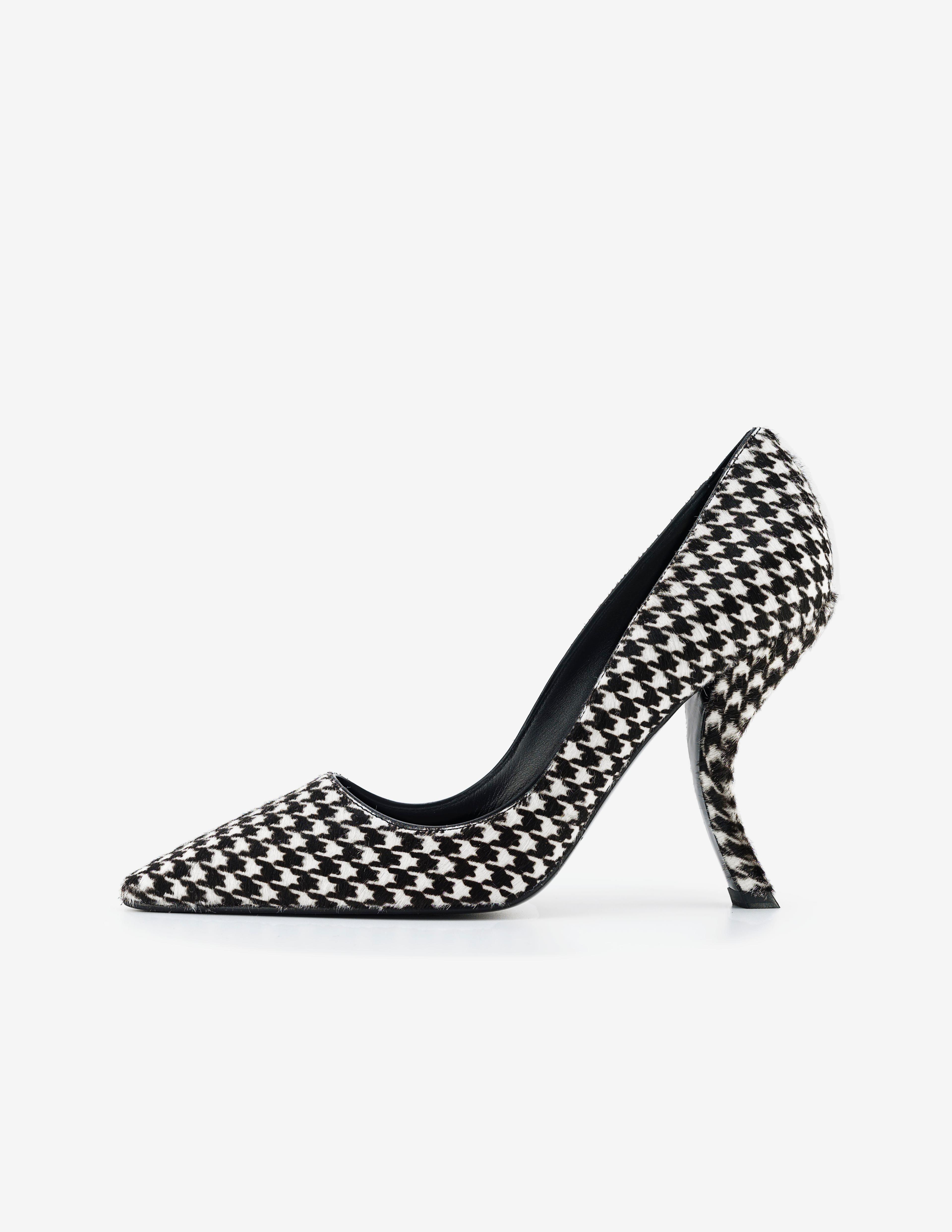 Roger Vivier. “Virgule Houndstooth,” Fall 2014. Calf hair. Courtesy of Roger Vivier, Paris. Photo: Jay Zukerkorn