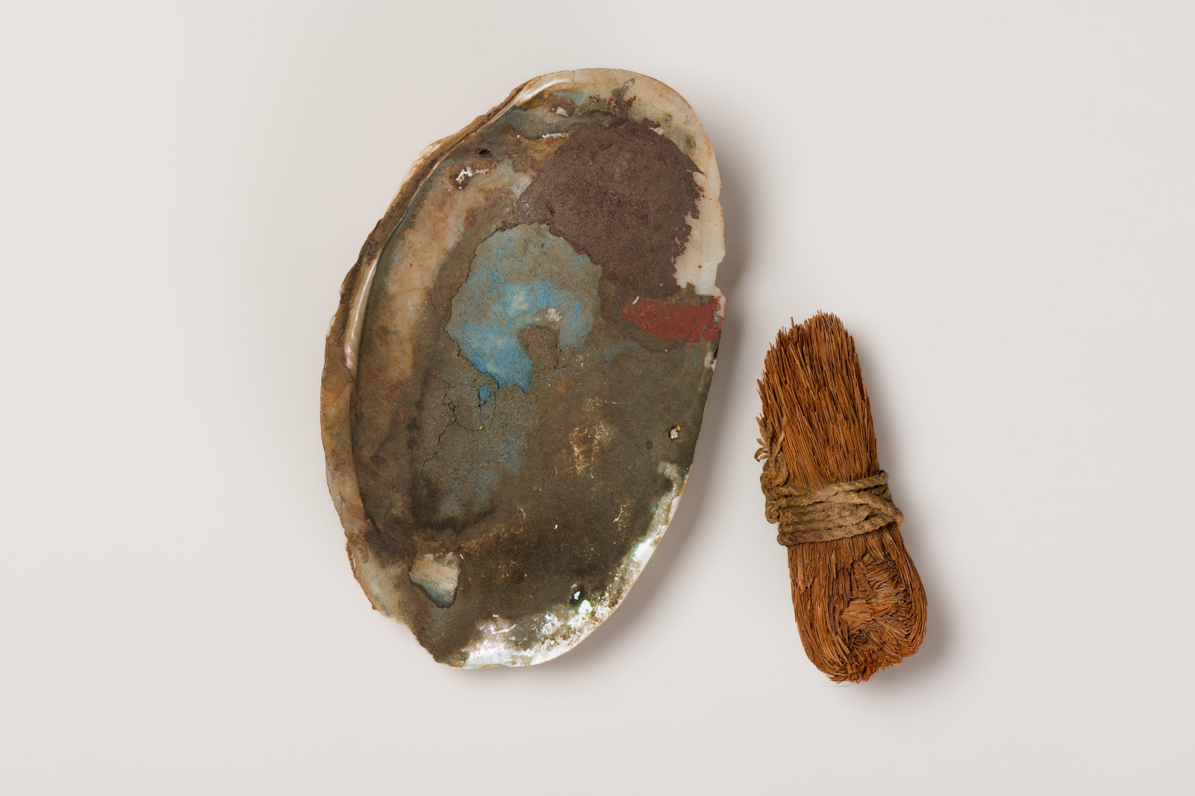 There are tiny traces of fiber from a brush left in the shell’s paint. Artistic materials in ancient Egypt varied; some brushes were as thick as the one pictured here. (Photo: Brooklyn Museum)