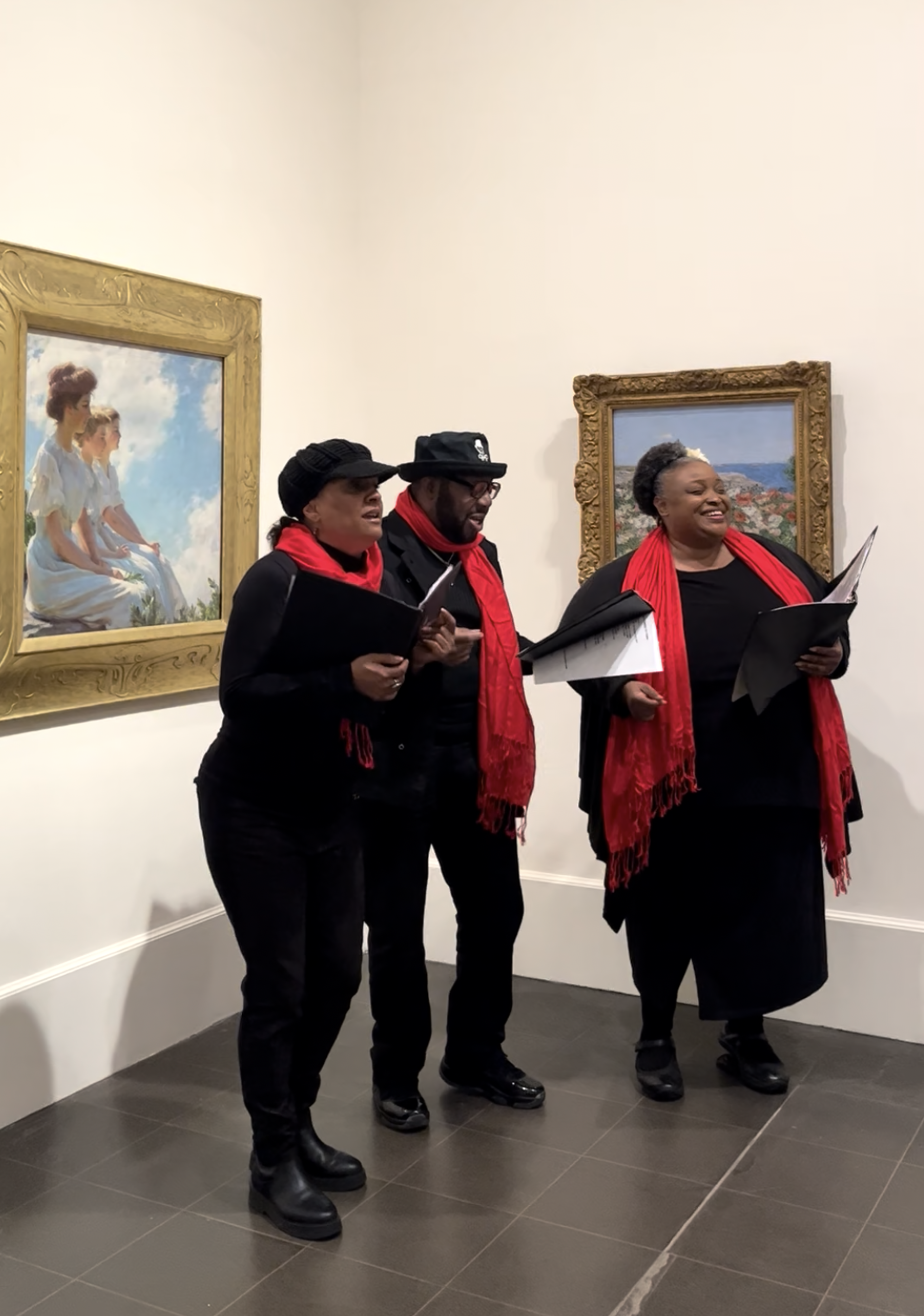 VocalSouL performs in the galleries, 2023. (Photo: Lauren Zelaya)
